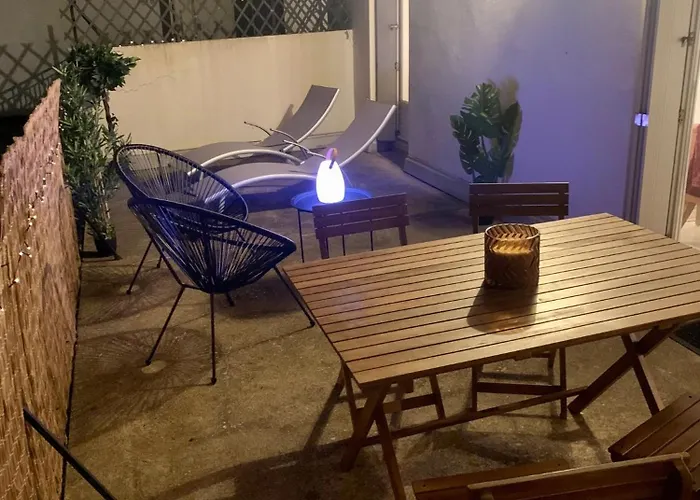 Alicot Superbe T3 Climatisation Internet Wifi Terrasse Coeur Historique 70m2 * Μπεζιέ